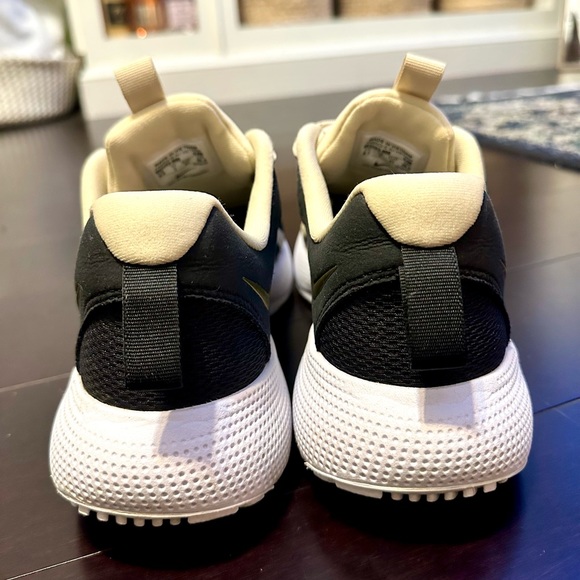 Nike React Escape Run Custom Road Running Sneaker Women’s 9.5. Black/Neutral - Picture 5 of 9